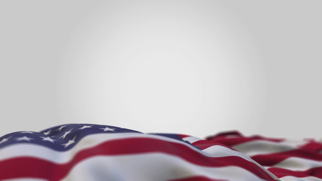 la bandera ondulada estadounidense en posición horizontal.