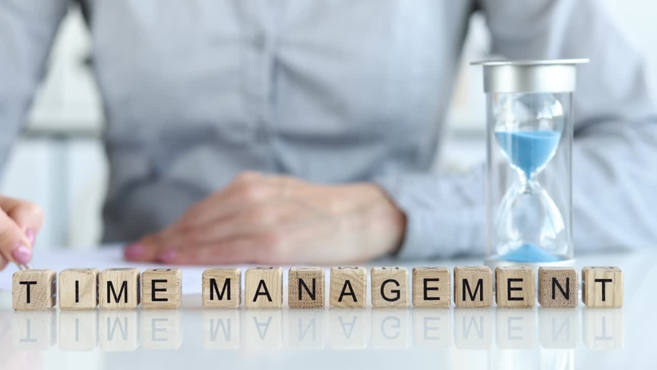 Business person draws up time management plan