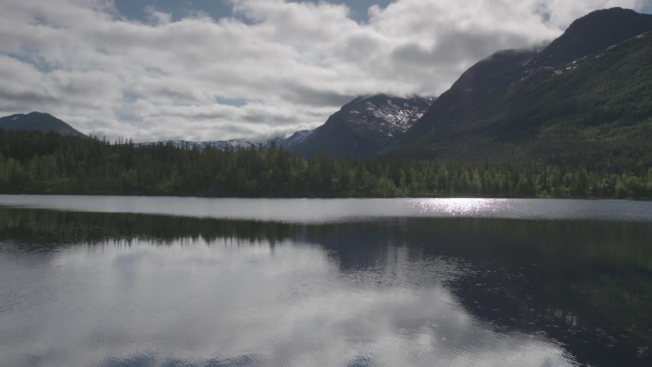 noruega lago refleja vid 4k 09