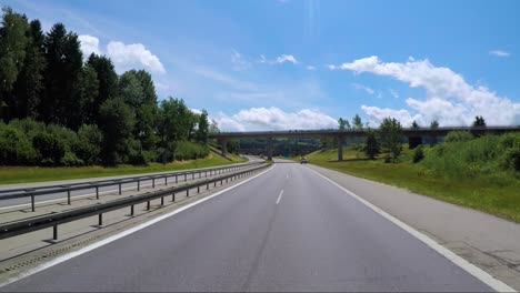 Car-driving-on-the-autobahn