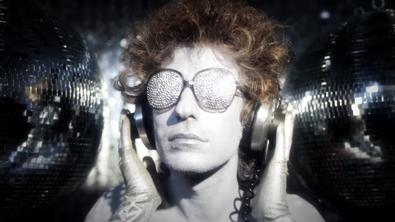 hombre plateado 4k 05