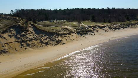 Dunes-on-the-coastline-of-Muskegon,-MI-on-Lake-Michigan