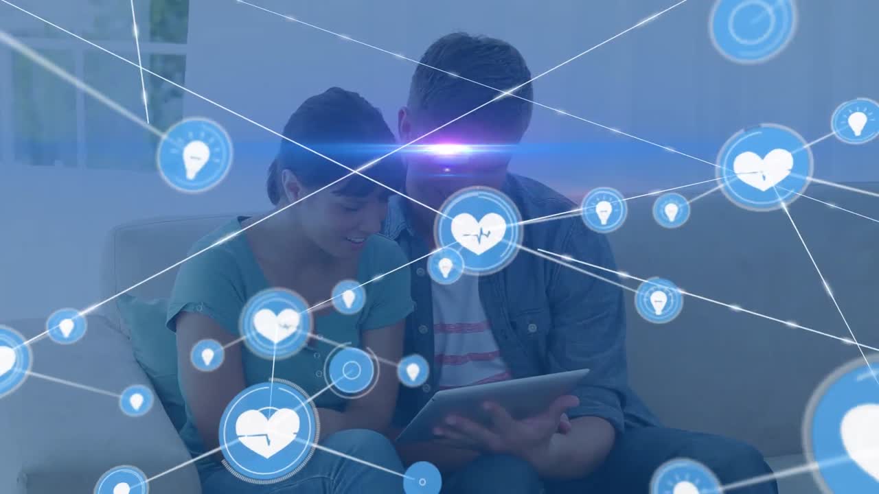 태블릿을 사용하여 다양한 커플에 대한 아이콘으로 연결 네트워크의 애니메이션