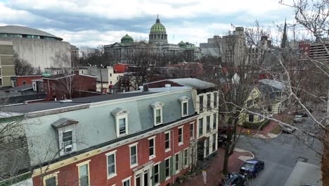 Aerial-descending-shot-of-houses-in-Harrisburg-Pennsylvania