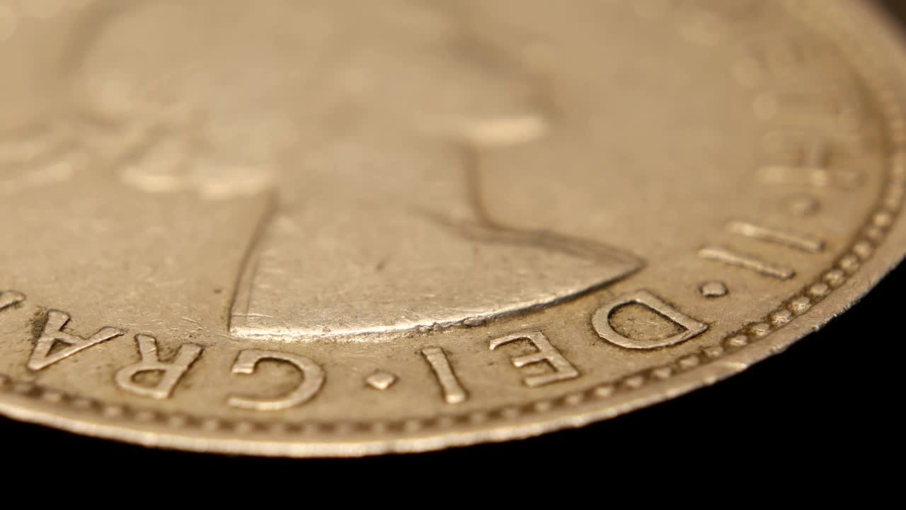 매우 오래된 동전의 근접 사진