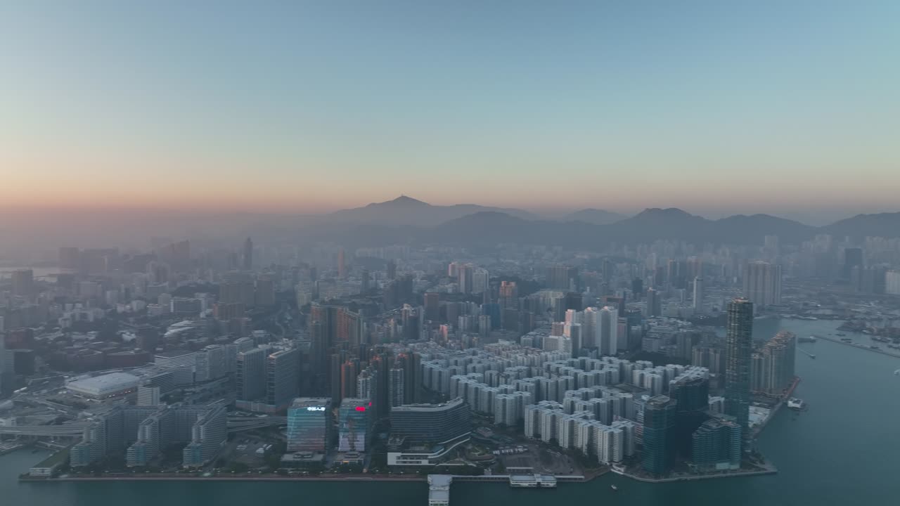 imágenes aéreas en 4k de la ciudad de hong kong al atardecer