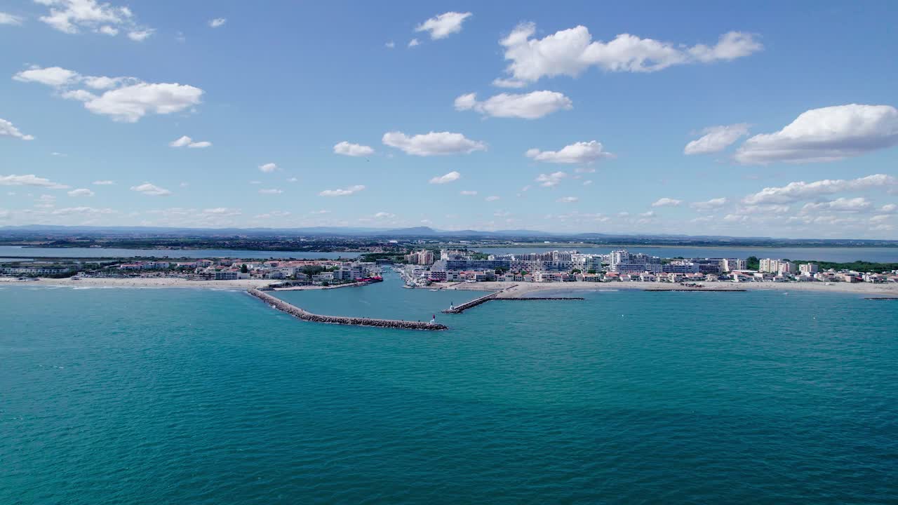 la grande motte, palavas, carnon의 항구 위로 공중 돌리