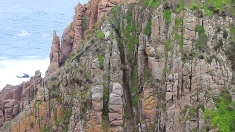 un primer plano de las formas rocosas en los pináculos de la isla de phillip victoria australia