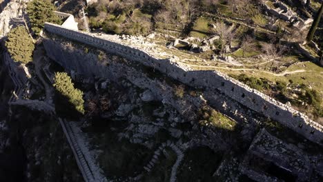 antena - antiguas murallas de la ciudad de kotor, montenegro, inclinación hacia adelante hacia abajo para arriba hacia abajo