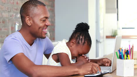 Father-and-daughter-using-a-laptop