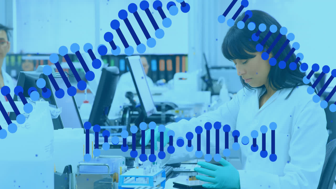 animación de cadenas de adn sobre diversos médicos