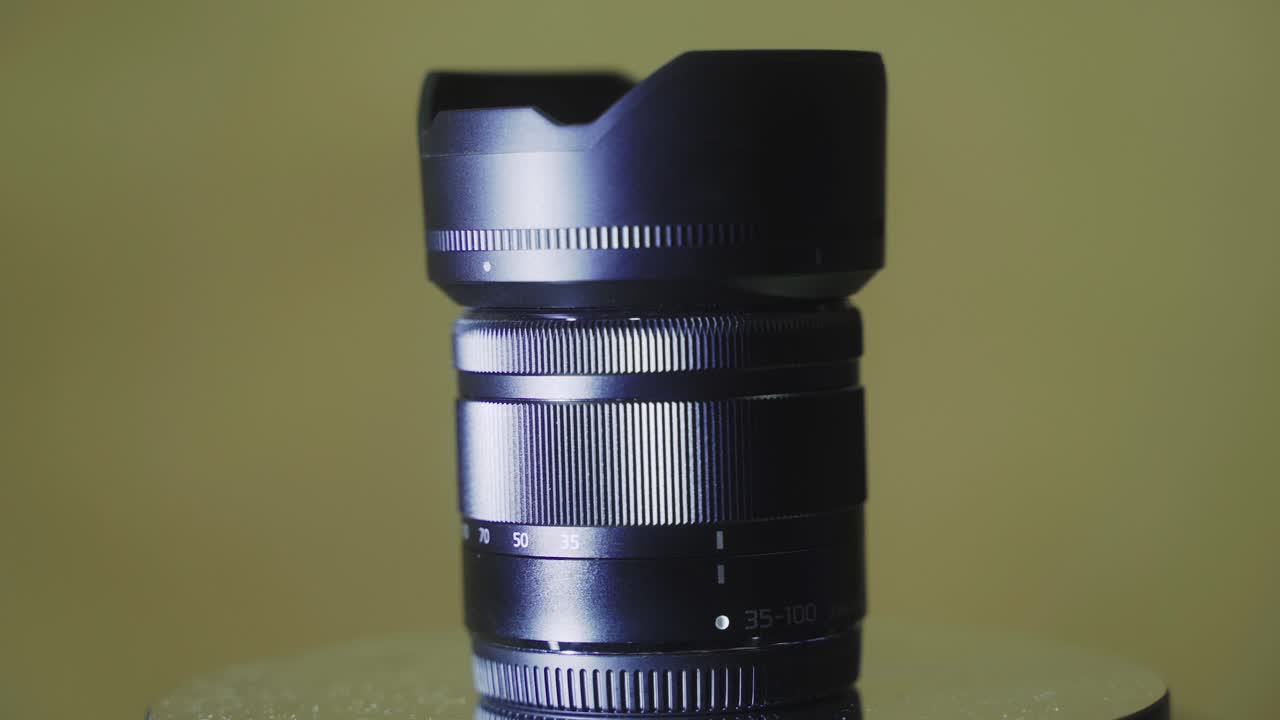 lente recortada de la cámara, zoom 35-100, rotación 360, equipo de fotografía, cámara lenta, primer plano, 4k