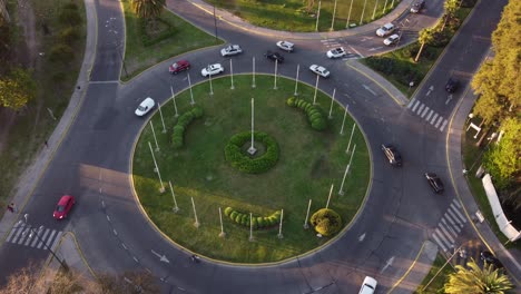 Car-traffic-and-roundabout-at-Tigre-city-during-sunset,-Buenos-Aires