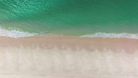 Whitehaven-Beach-Whitsundays-Island-birds-eye-aerial-drone-view-Airlie-National-Park-Australia-AUS-QLD-outer-Great-Barrier-Reef-clear-blue-turquoise-ocean-white-sand-peaceful-calming-static-shot