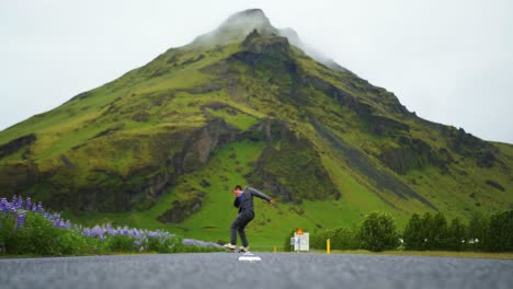 Un-Skater-Hace-Un-Truco-En-Islandia