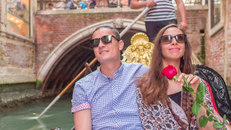 un paseo romántico en góndola en venecia