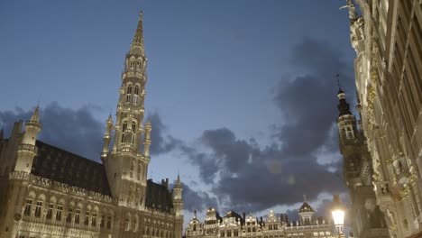 grand place à bruxelles au crépuscule