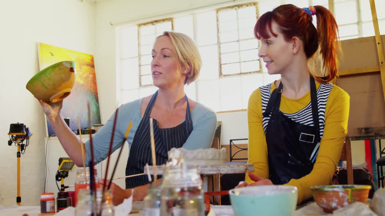 горшечники взаимодействуют друг с другом 4k