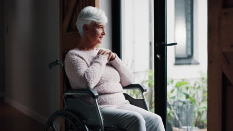 Secuencia-De-Mujer,-Hogar-De-Ancianos