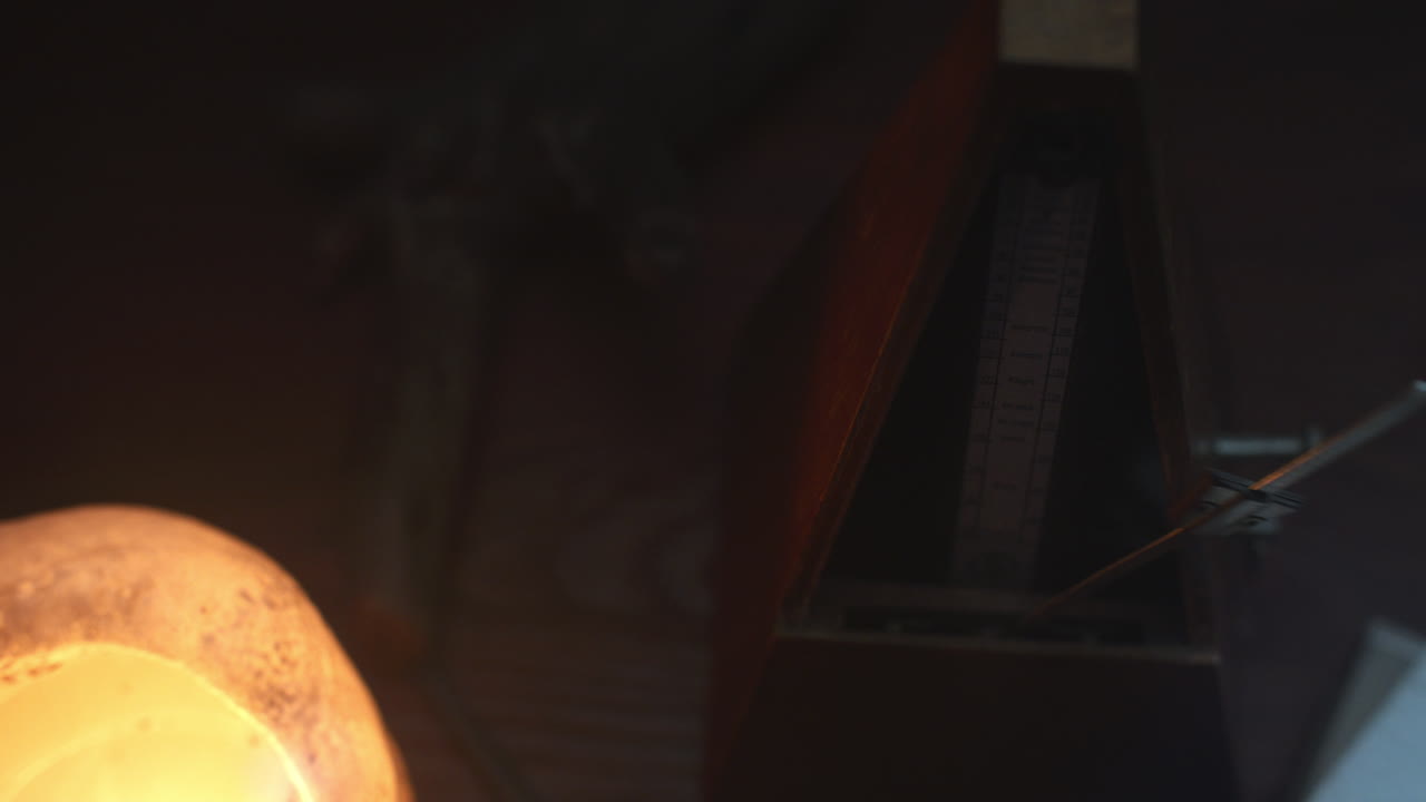 Metronome set the rythm in the dark, old room