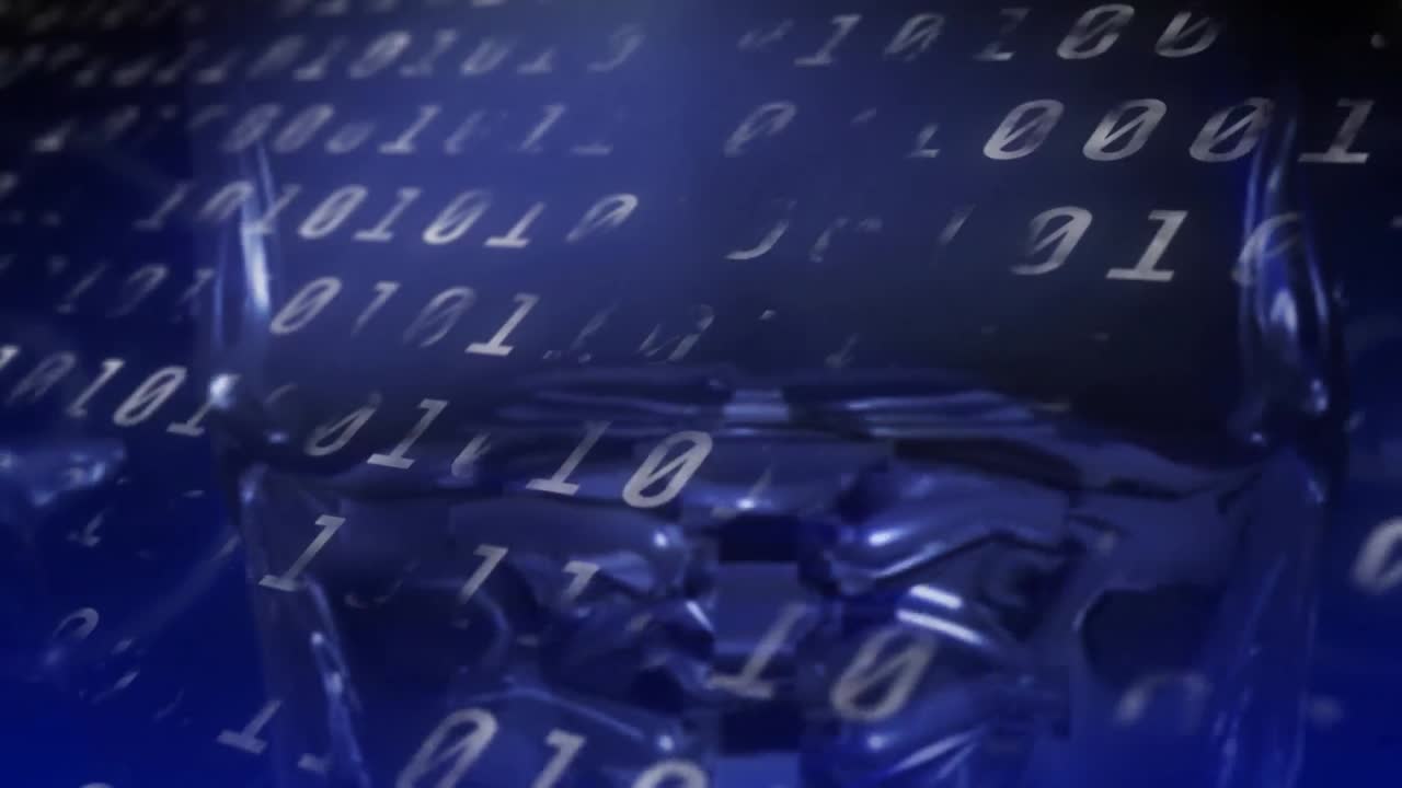 modelo de cara humana girando contra la codificación binaria en fondo azul