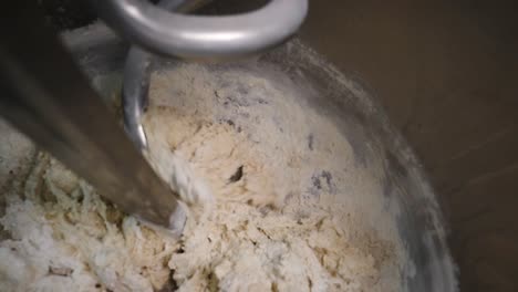 mezcla de la masa en un mezclador de masa comercial