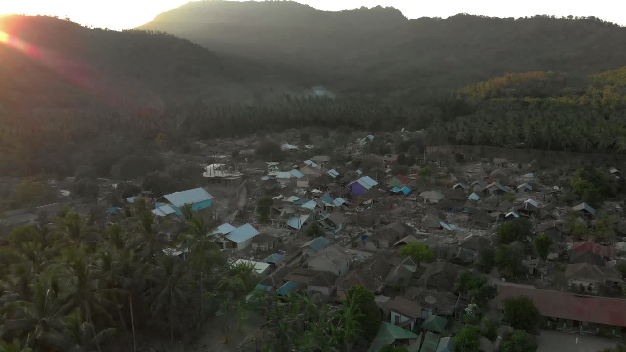 Gempa Bumi Kecil Melanda Desa di Pulau Lombok, Indonesia