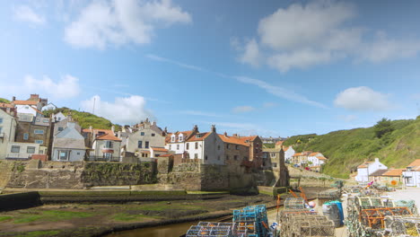 Staithes-Village,-Hafenzeitraffer-Vom-Cowbar-Sommer-2020