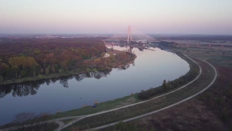 Vista-Aérea-De-Un-Puente-En-Baja-Silesia,-Polonia.