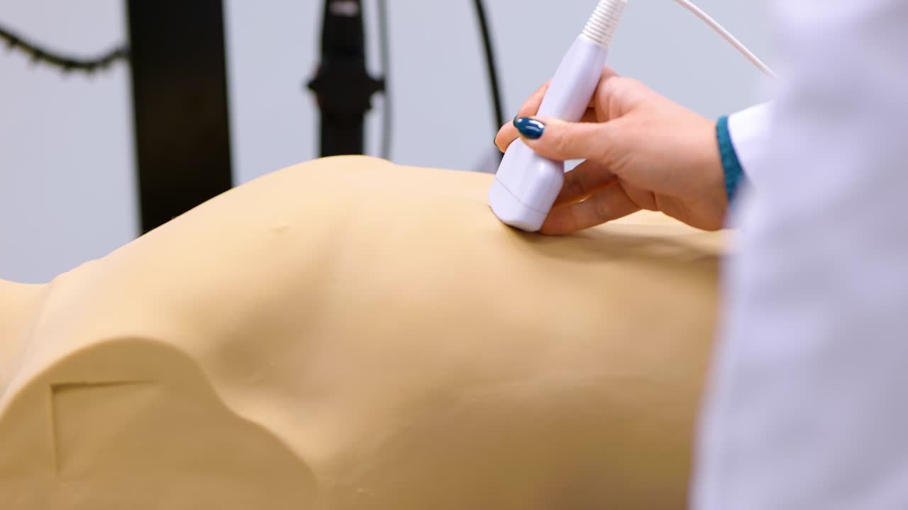 muñeca médica para ejercicios de ultrasonido