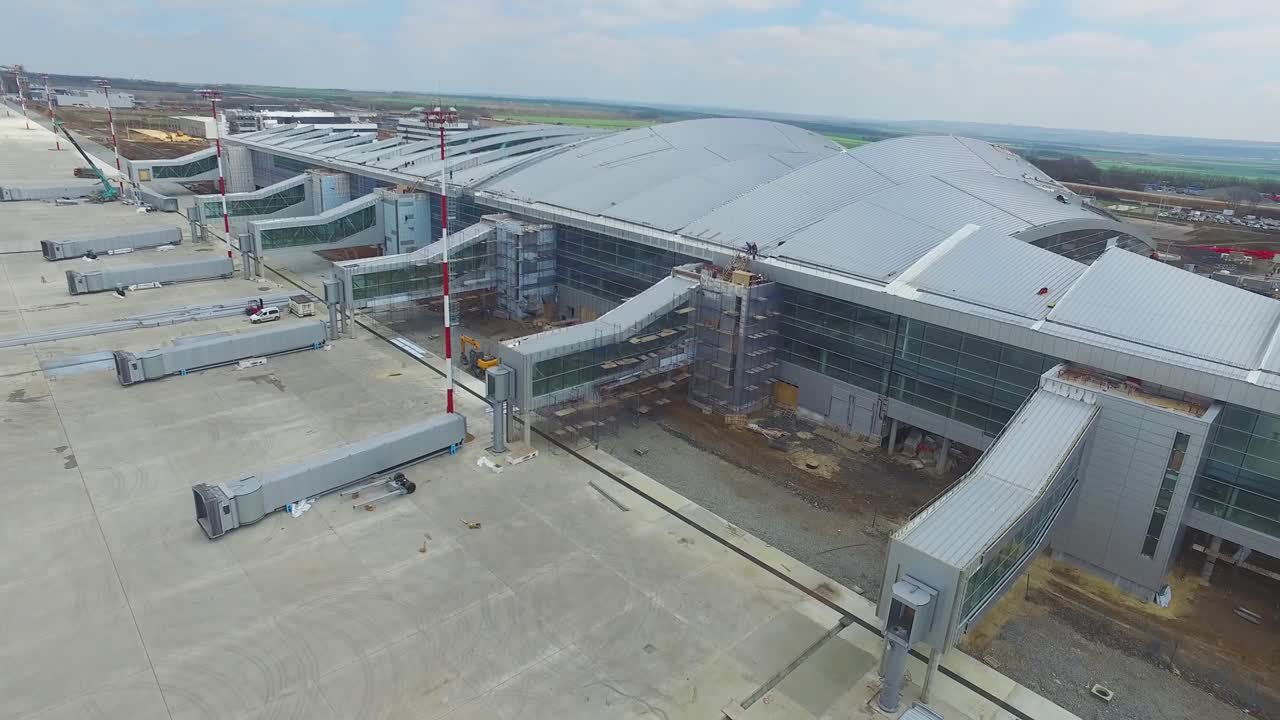 vista aérea de un aeropuerto moderno en construcción