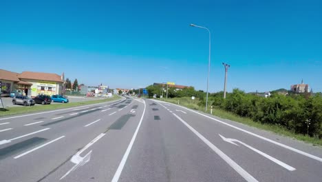 Timelapse-Coche-Conduciendo-Por-La-Autopista