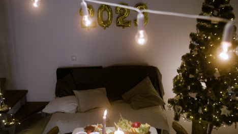 vista superior de la cena de la víspera de año nuevo.