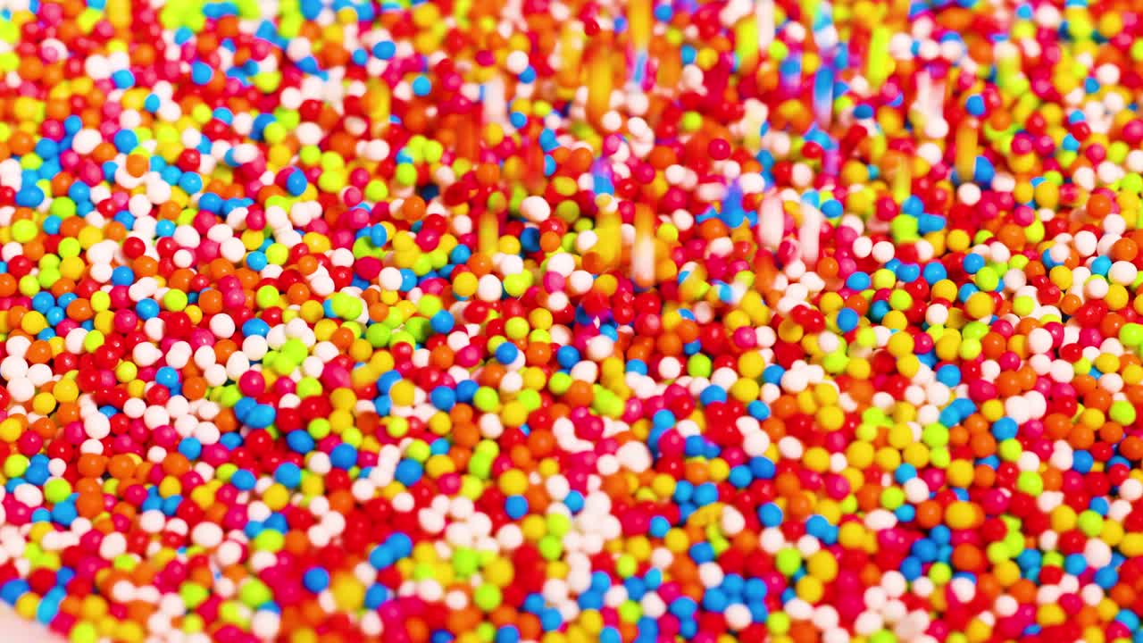 salpicaduras vibrantes que se mueven en un patrón dinámico