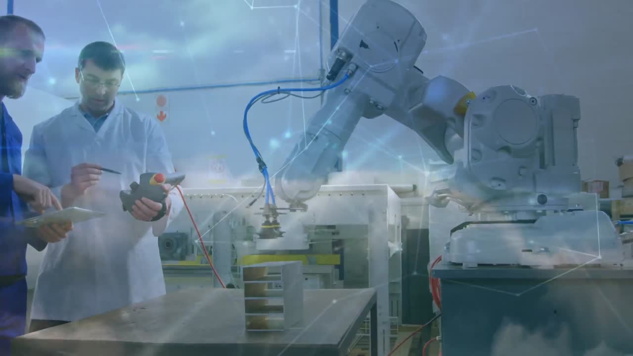 animazione della rete di connessioni su uomini caucasici che lavorano su robot