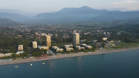 Luftaufnahme-Des-4-Sterne-Hotel-,-Resort--Und-Wohnkomplexes-Am-Strand-In-Adjara,-Chakvi,-Georgia