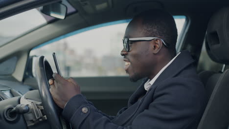 man texting while driving