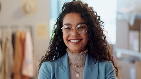 Sonrisa,-Feliz-Y-Cara-De-Mujer-De-Negocios