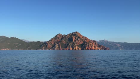 Scandola-UNESCO-Nature-Reserve-Summer-Boat-Tour-navigating-at-high-speed