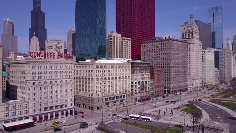 Una-Toma-Aérea-De-Alto-ángulo-Sobre-El-Centro-De-Chicago-1