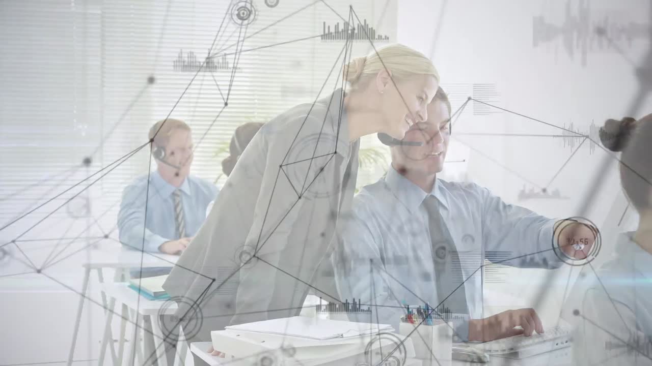 анимация сетей соединений по различным деловым людям с наушниками