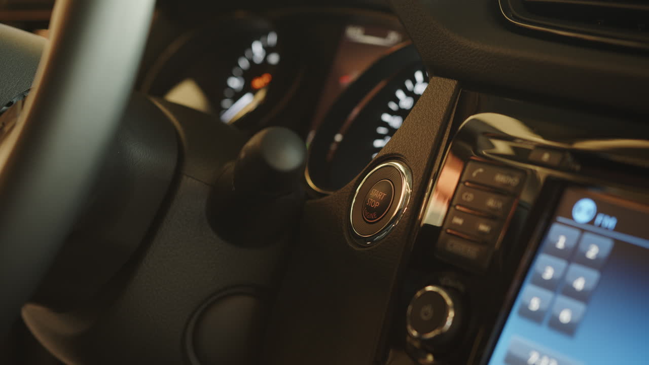 vista de cerca del tablero de instrumentos y los controles de un automóvil