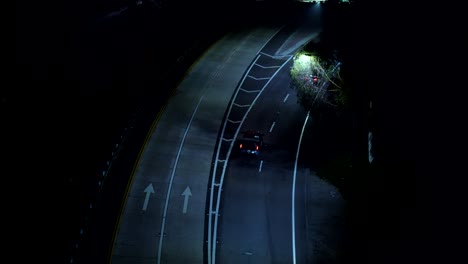 Vista-Aérea-De-La-Autopista-En-San-Diego-Por-La-Noche