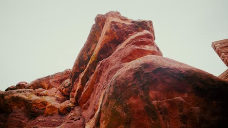 tiro en las rocas rojas anfiteatro de las formaciones rocosas que forman la parte de atrás del escenario