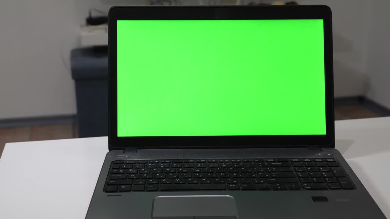 portátil en un concepto de tv inteligente