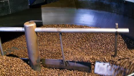 toasting  and roasting coffee beans