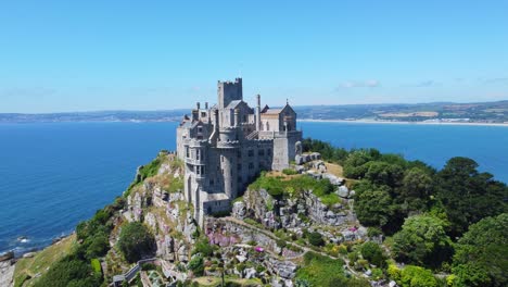 High-quality-shot,-aerial-view-of-the-island-of-St-Michael`s-Mount,-view-of-the-15th-century-chapel-in-Cornwall