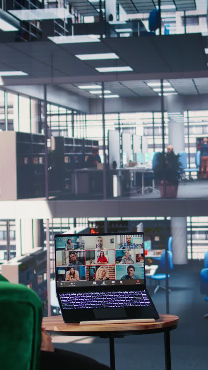 Vertical Video Office life captured through virtual teamwork in a video conference