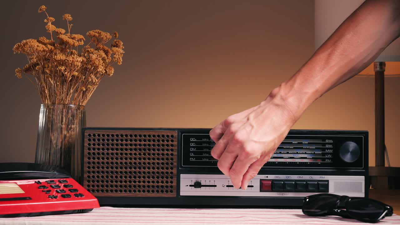 Old Retro AM FM Radio with tubes, Hand Changing stations , bulb vintage music player.