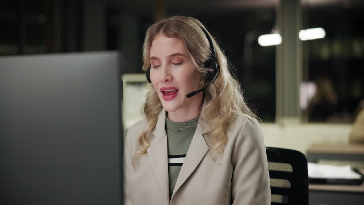 콜센터에서 일하는 사업가